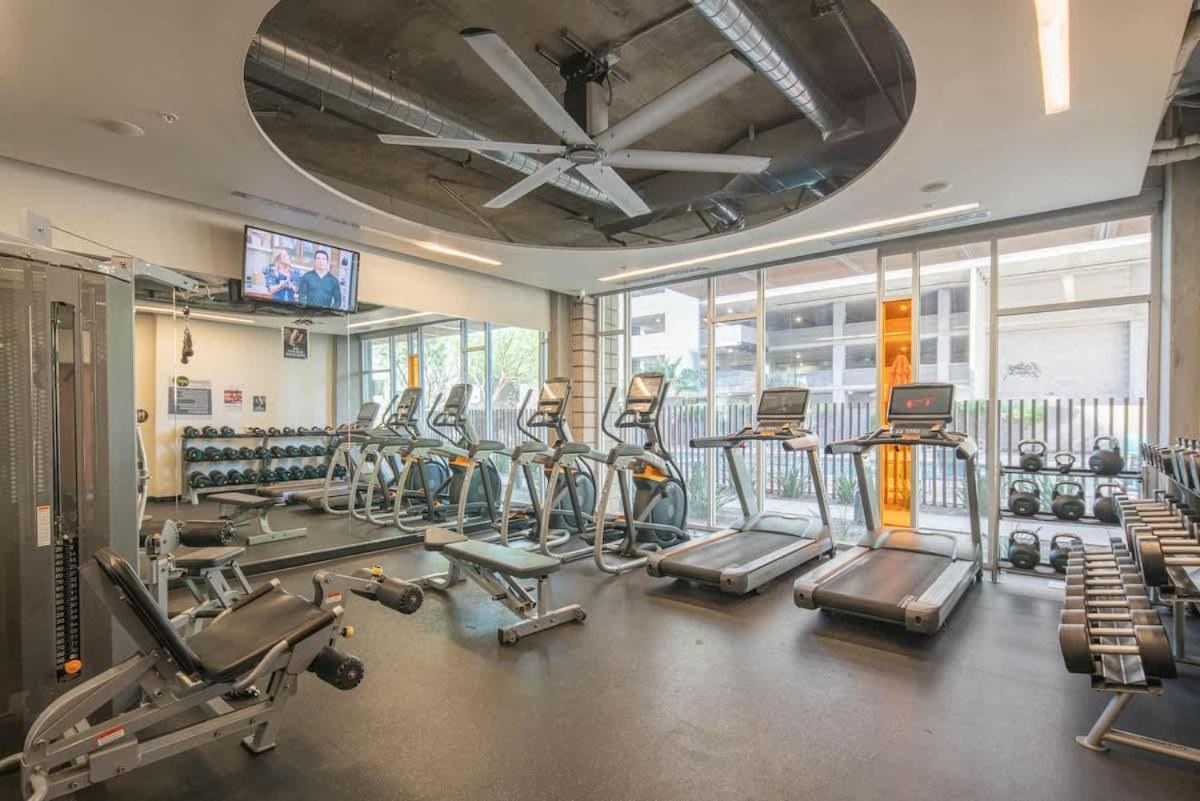 Lovely 1bd - Downtown - Gym, Pool, Parking Apartment