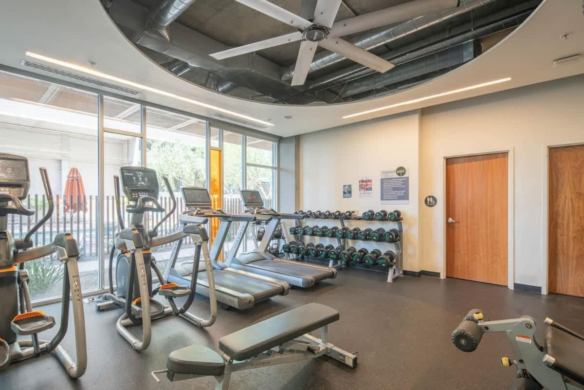 Lovely 1bd - Downtown - Gym, Pool, Parking *
