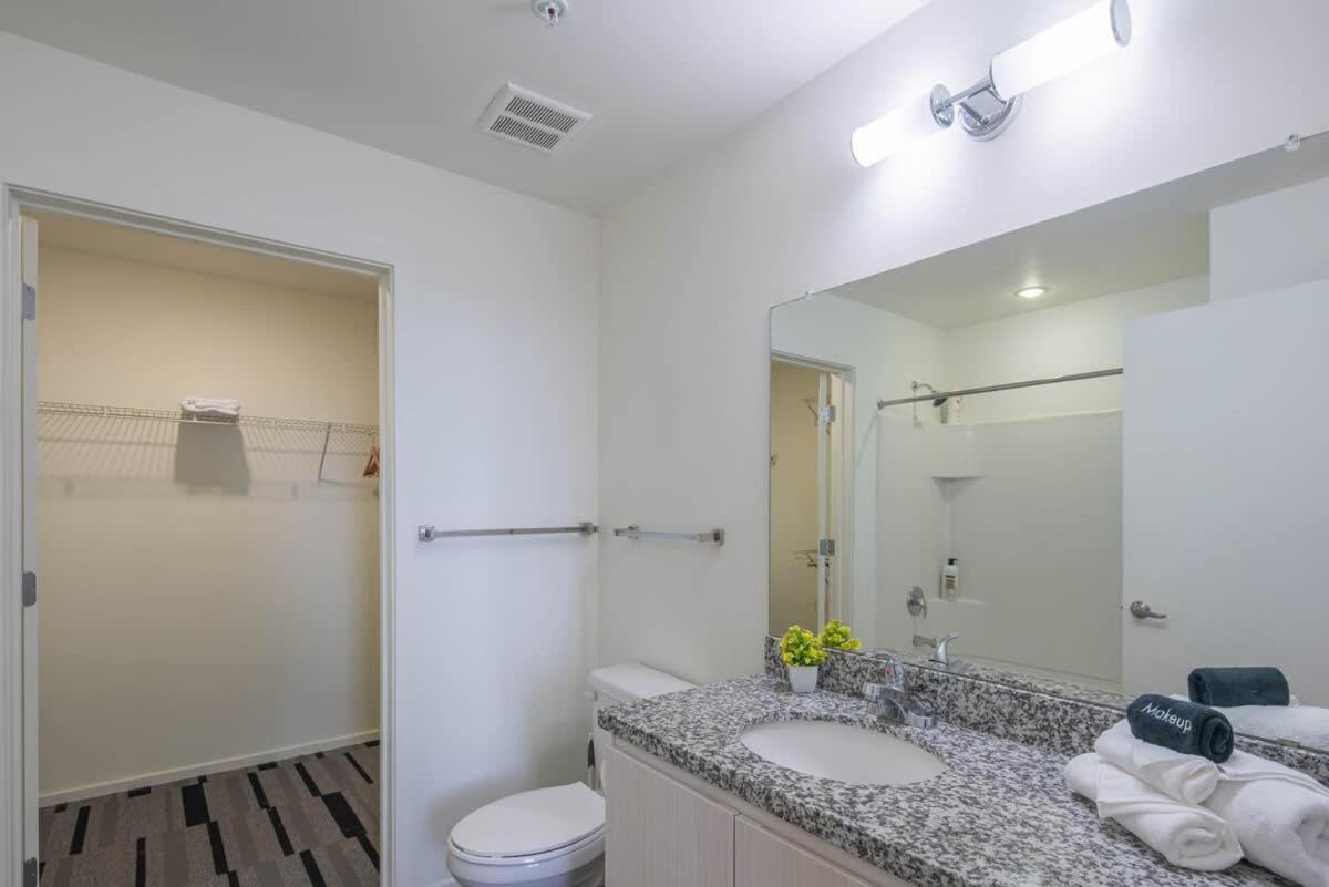 Lovely 1bd - Downtown - Gym, Pool, Parking