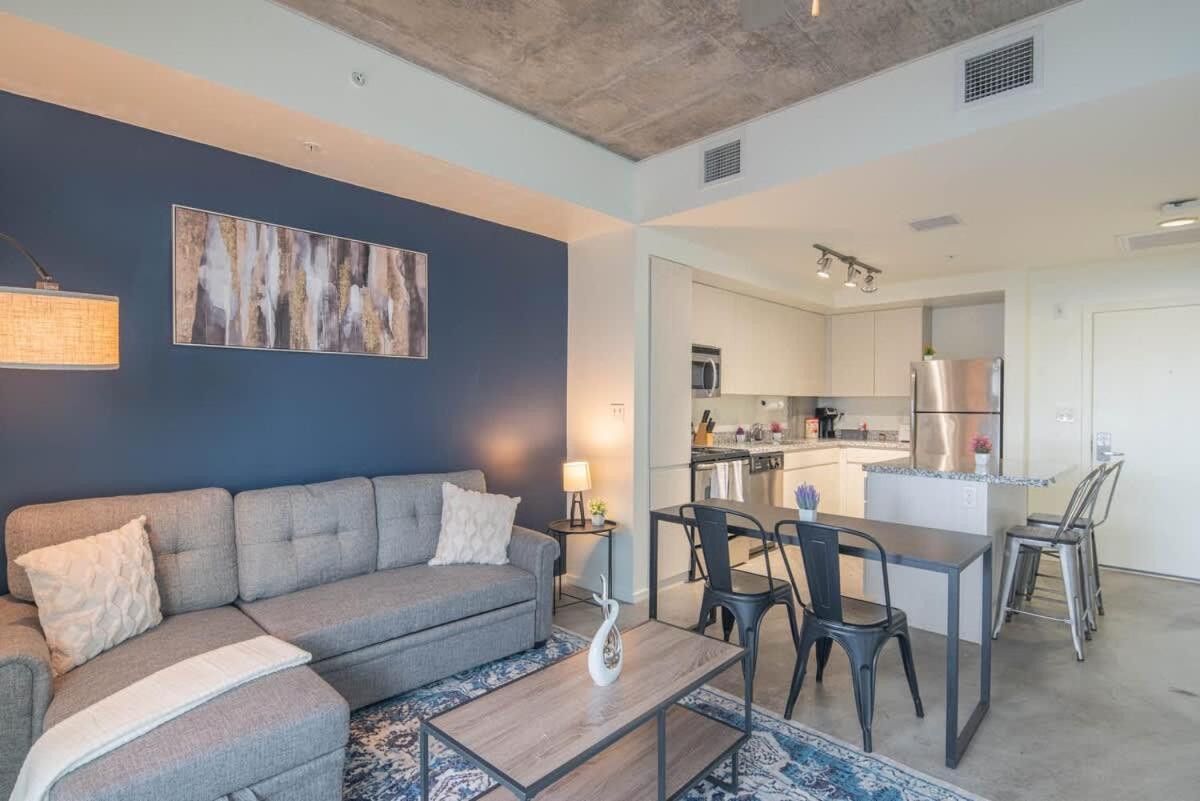 Lovely 1bd - Downtown - Gym, Pool, Parking