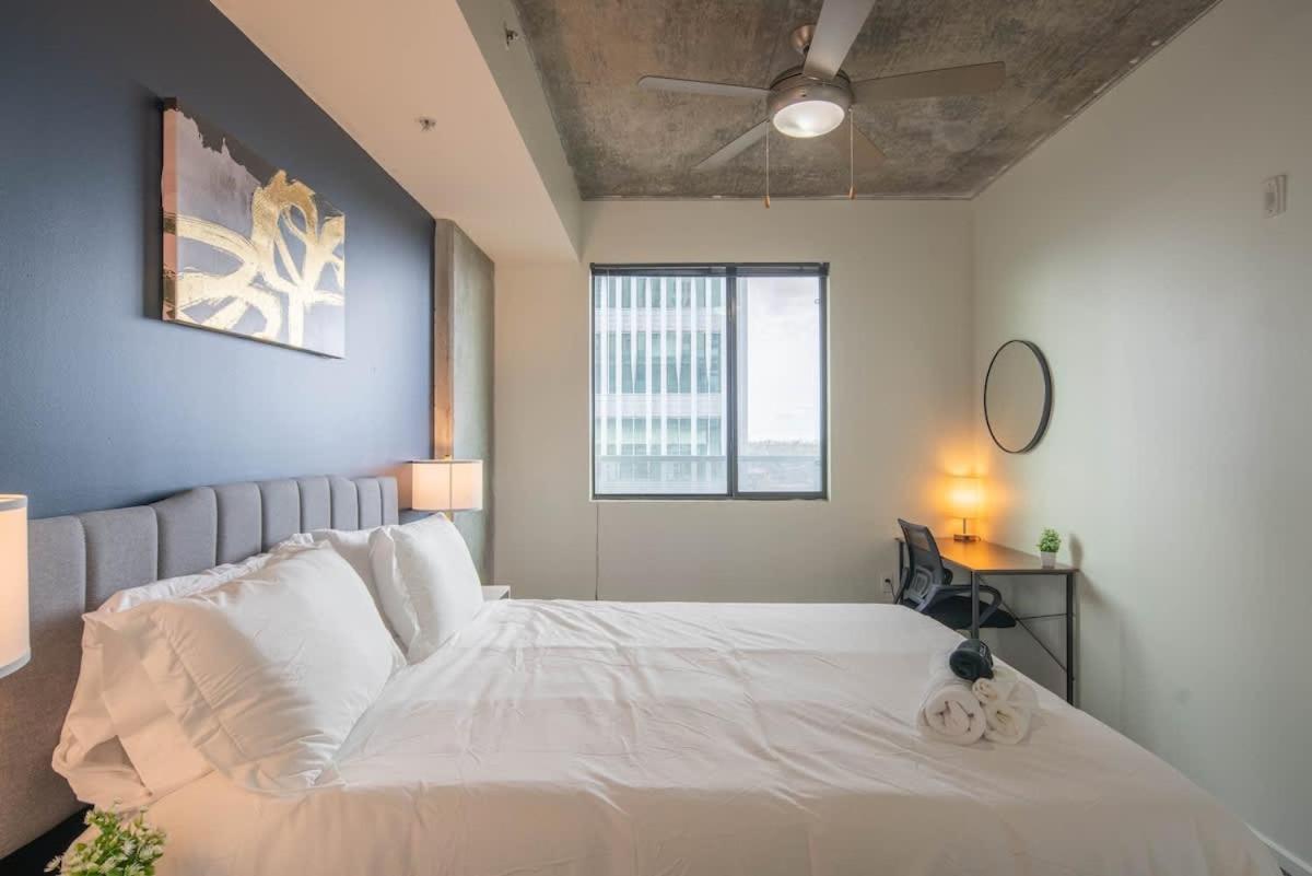 Apartment Lovely 1bd - Downtown - Gym, Pool, Parking